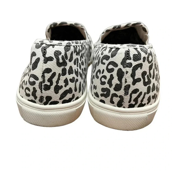 Torrid Leopard Print Slip  On Shoes Size 8WW - Picture 5 of 9
